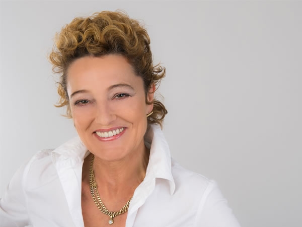 Tierarzt Dr. Ulrike Häusler-Naumburger - Ihre Tierärztin für Pferde und Kleintiere 